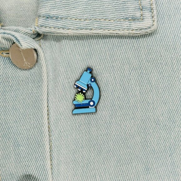 ✨Cartoon Cute Alloy Blue Chemical Enamel Pin - Laboratorist unisex Lapel Broch✨ - Picture 1 of 5